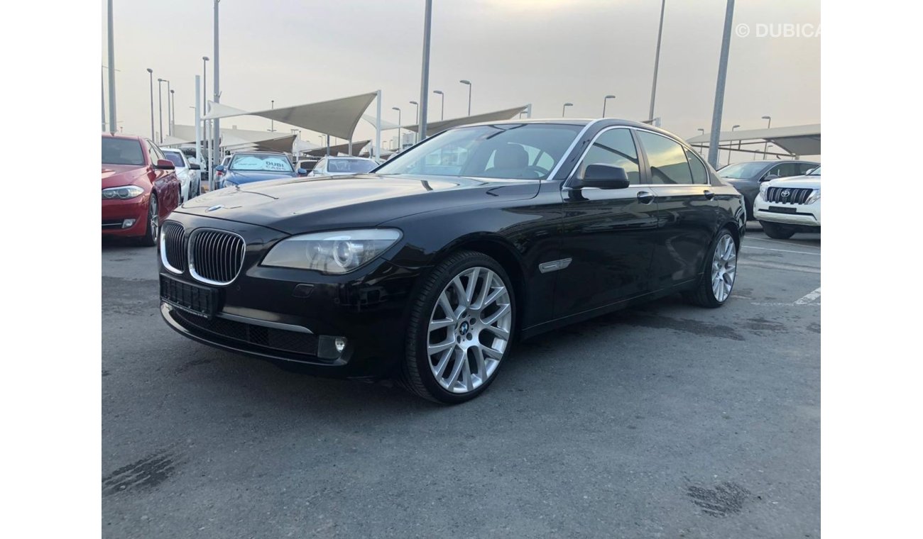 BMW 730Li Bmw 730 model 2012 GCC car prefect condition full option sun roof leather seats back camera back air