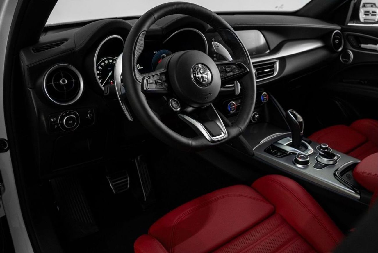 ألفا روميو ستيلفيو Veloce / Delivery Milage / 7 Year Alfa Romeo Warranty & 5 Year Service