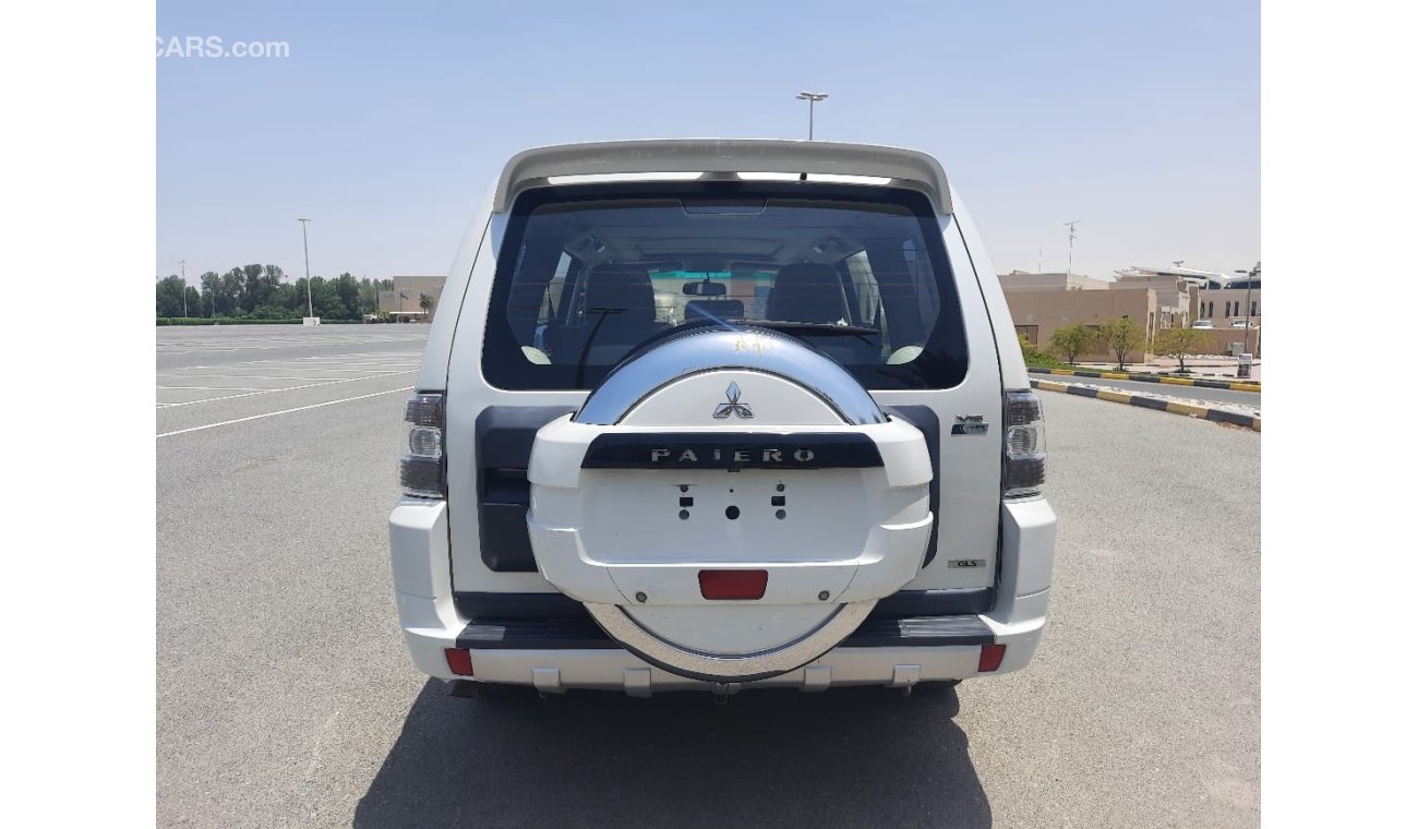 Mitsubishi Pajero GLS Mid Mitsubishi Pajero 2014 gcc full option Excellent Condition