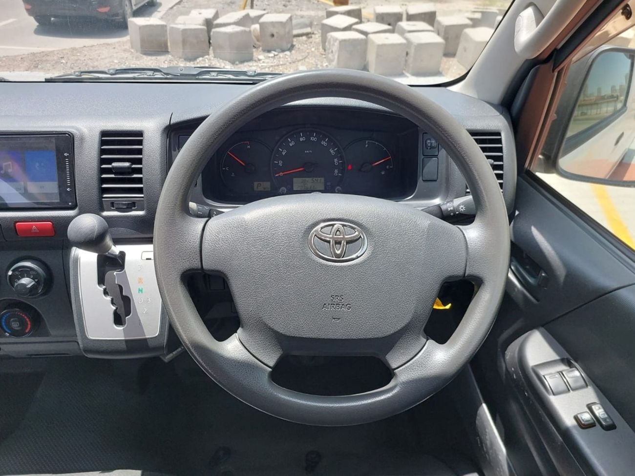 Toyota Hiace TOYOTA HIACE COMMUTER VAN RHD 2016 MODEL 3.0 L DIESEL AUTOMATIC(PM17014)