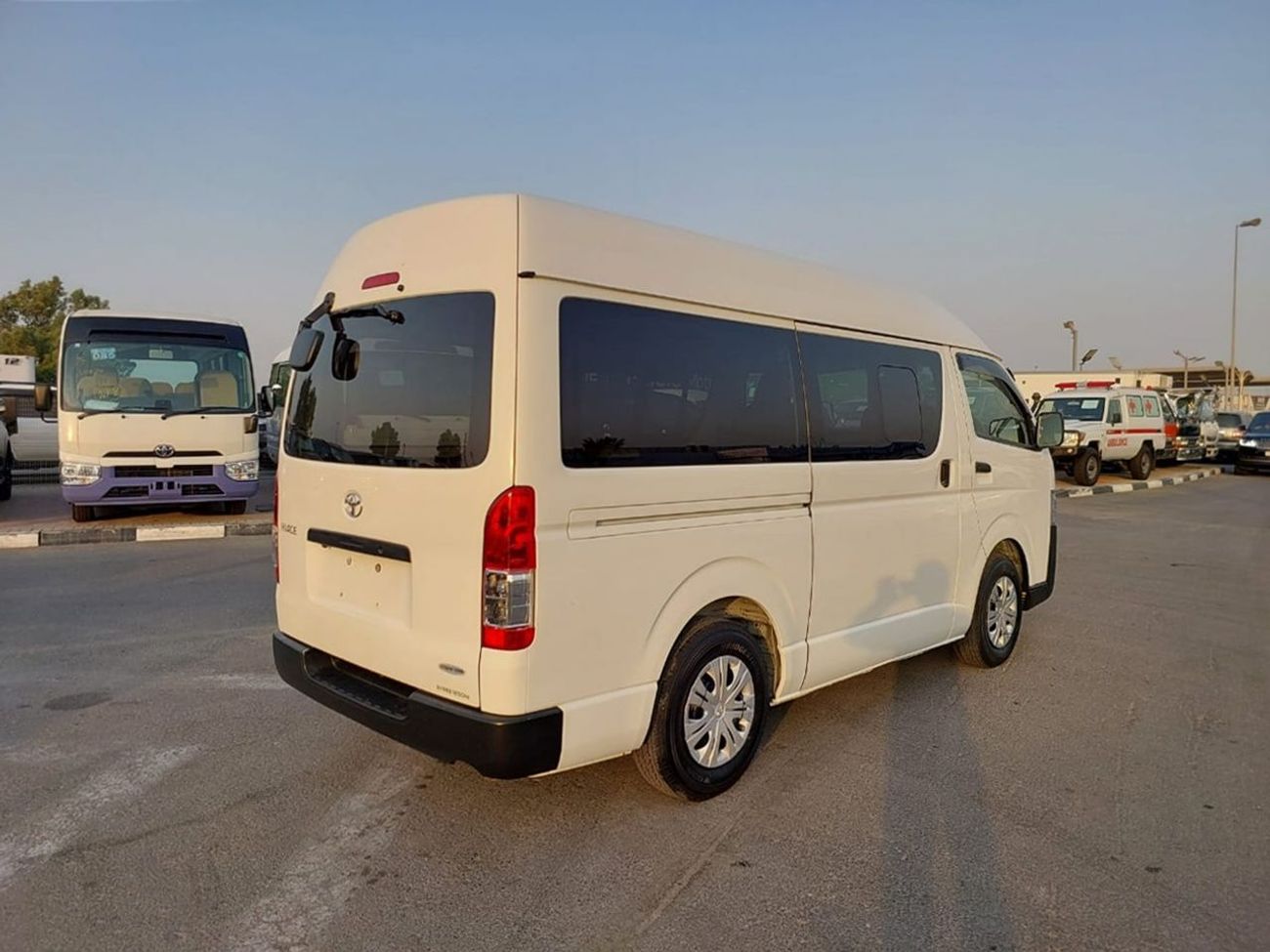 Toyota Hiace 2016 TOYOTA HIACE VAN RHD 3.0 L DIESEL AUTOMATIC (PM94354)