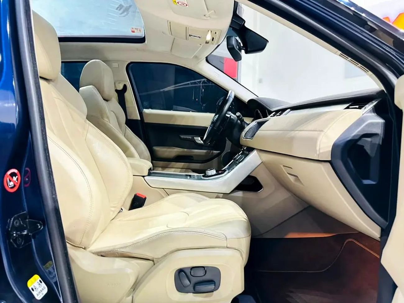 لاند روفر رانج روفر إيفوك HSE 2.0L SUV (5 Door)