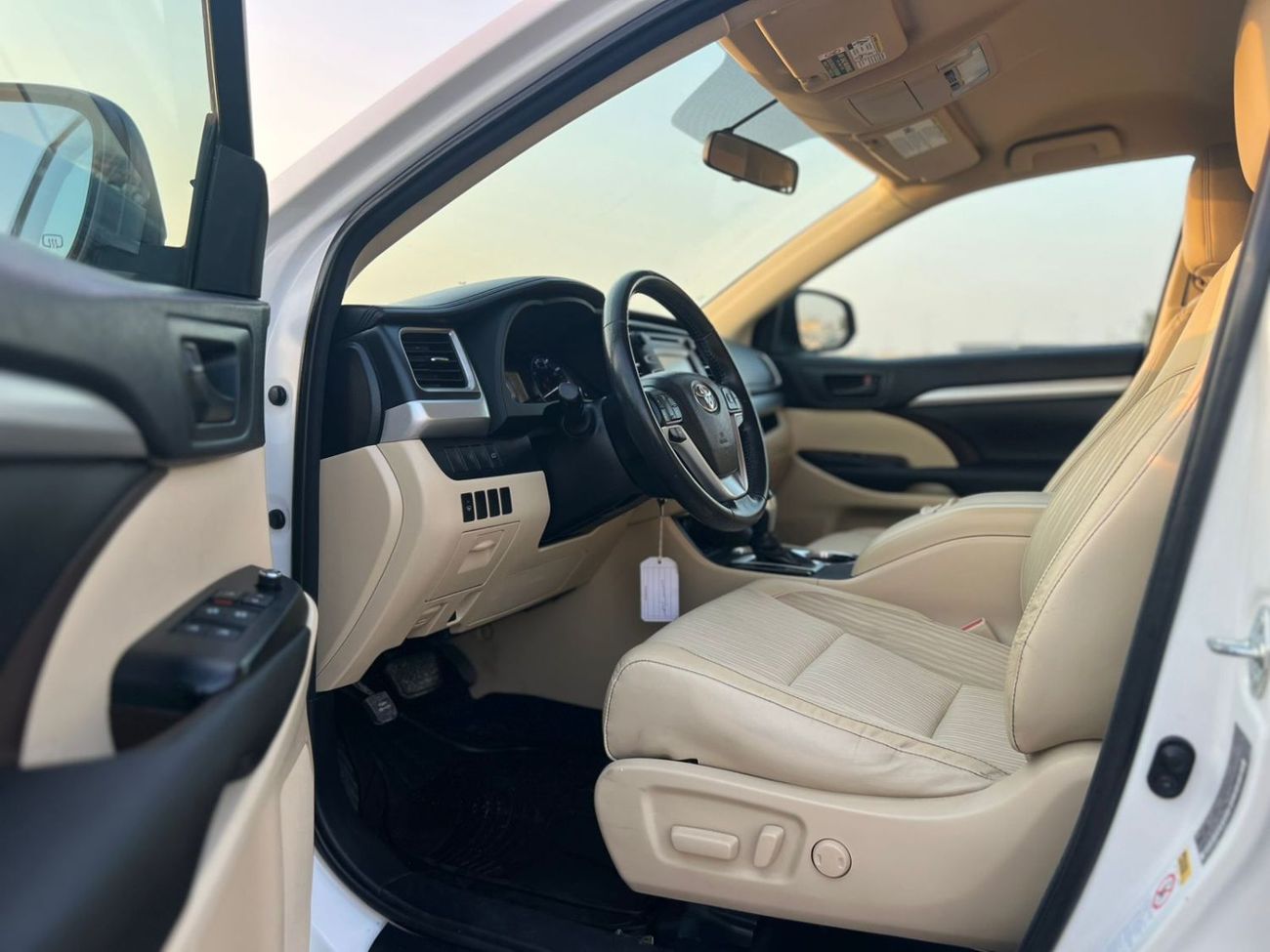 تويوتا هايلاندر 2015 Toyota Highlander LE+ Plus 3.5L V6 - Interior Beige - 7 Seater 4x4 AWD - Electric Seat With Big