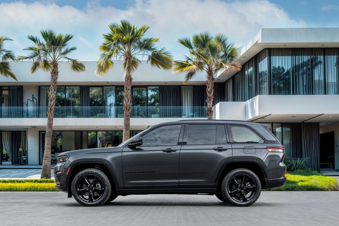 جيب جراند شيروكي Grand Cherokee Altitude | 2,253 P.M | 0% Downpayment | LOW KMS!