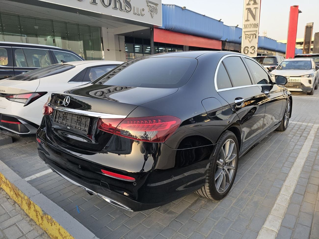 Mercedes Benz E200 PREMIUM Mercedes E200 Black 2.0L Turbo 2023 Model GCC