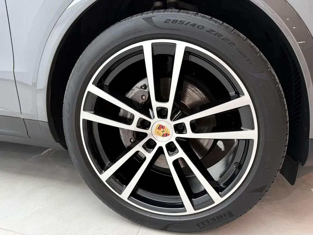 Porsche Cayenne 2024 Porsche Cayenne E-Hybrid Coupe (GCC Specs) – Grey with Red Interior