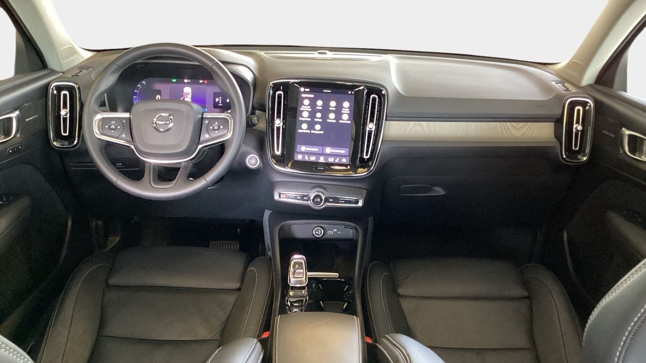 فولفو XC 40 2.0 B4 MHEV ULTIMATE DARK AUTO | شامل الضمان | 0 ﺪﻔﻋﺓ ﺃﻮﻟﻯ