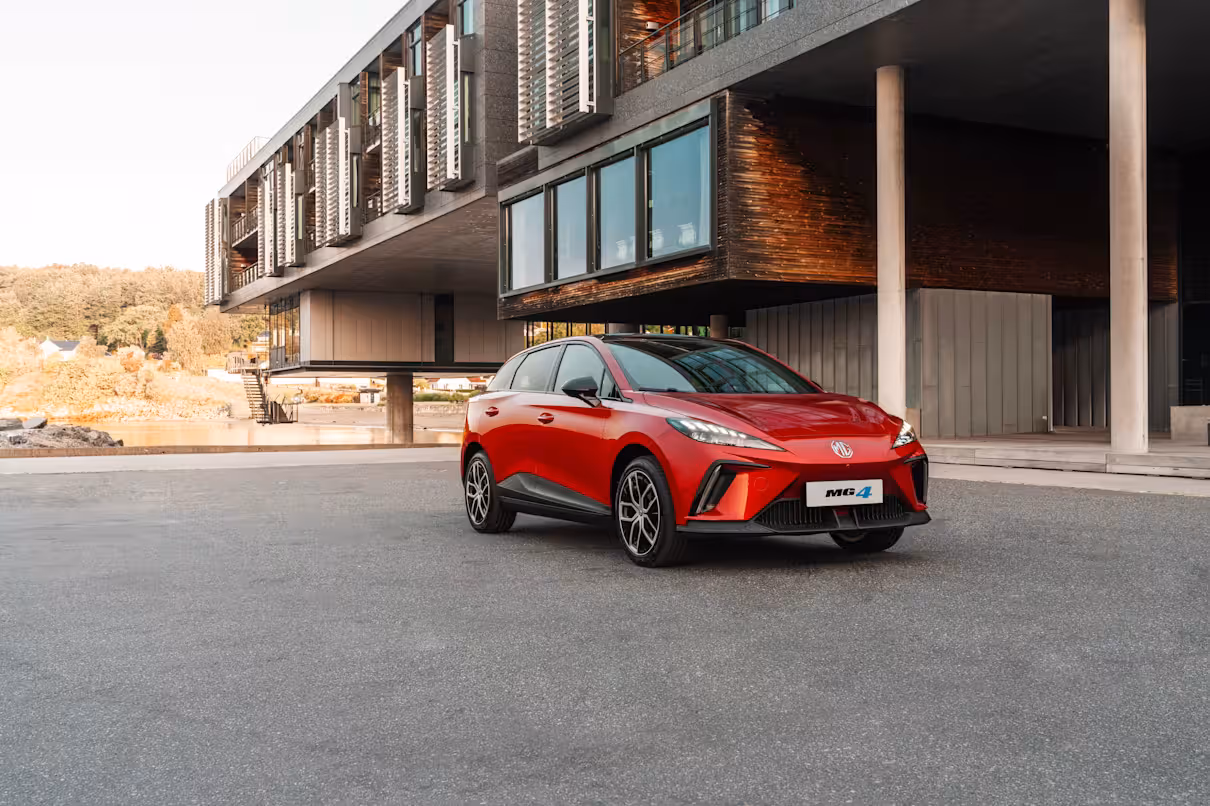 MG 4 EV exterior - Front Right Angled