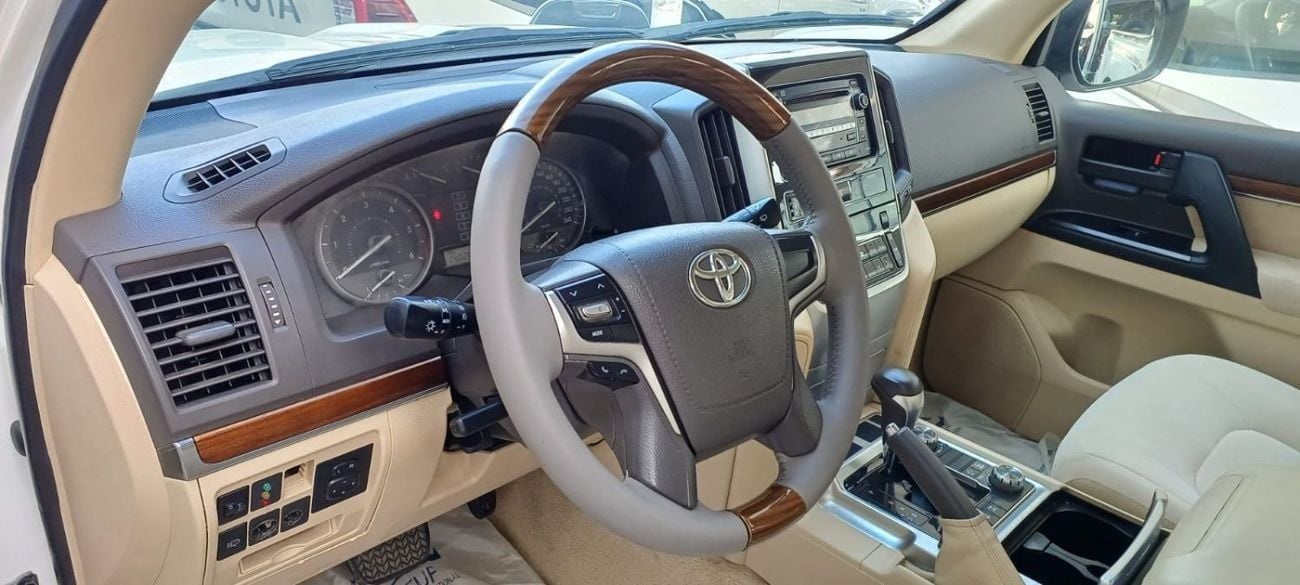 تويوتا لاند كروزر 4.5 V8