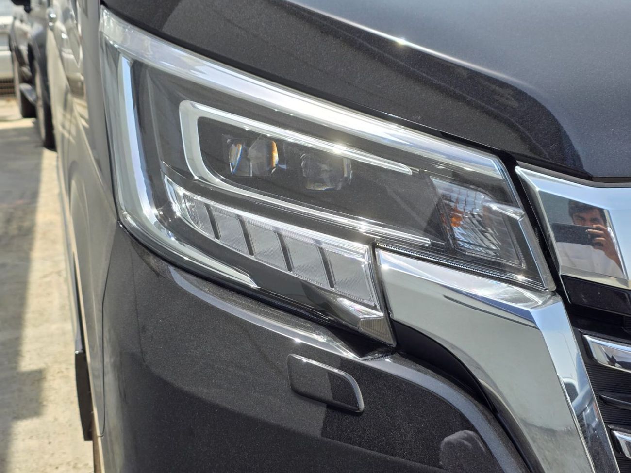 Toyota Granvia 3.5L V6 PETROL PREMIUM  6 SEATER FULL OPTION