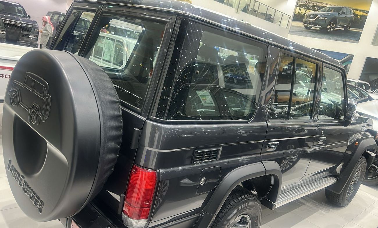 تويوتا لاند كروزر 70 2026 Toyota Land Cruiser 76 4.0L Petrol AT with radar - Saudi Specs