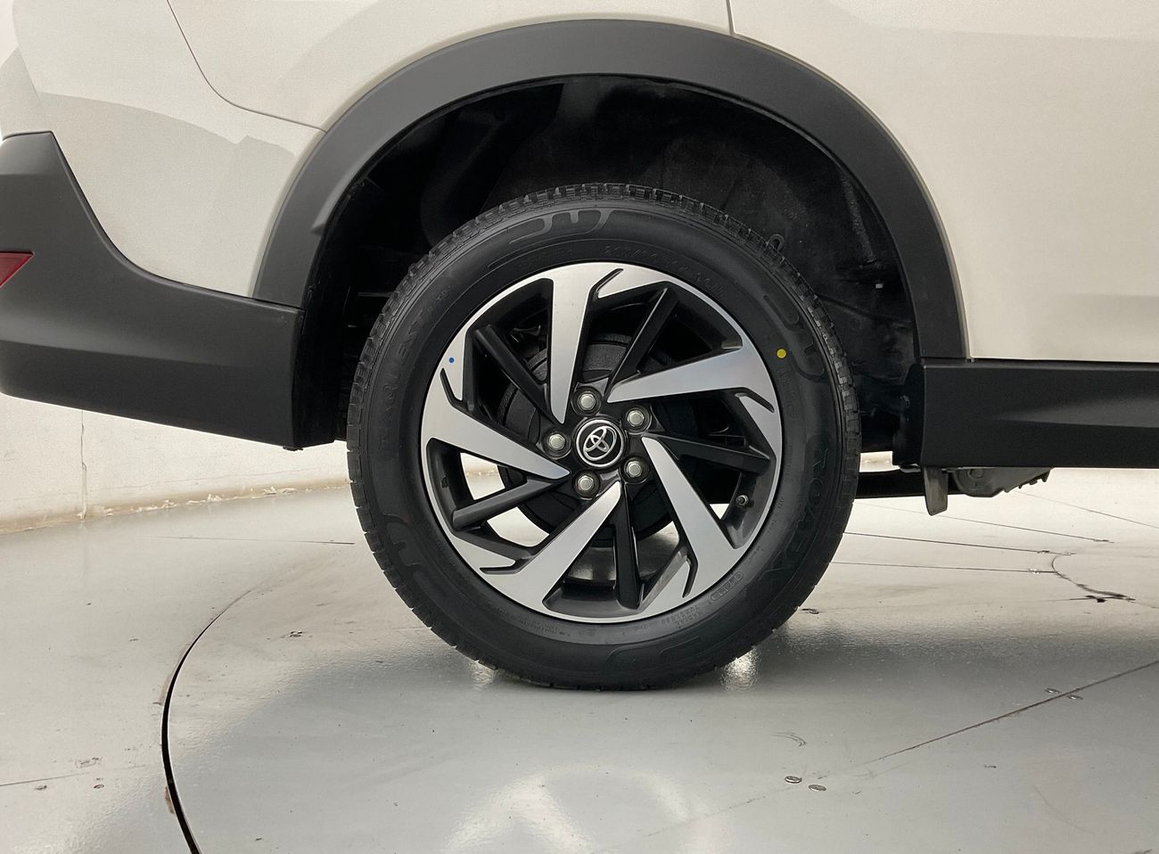 Land Rover Discovery HSE | 1 year free warranty | 0 Down Payment