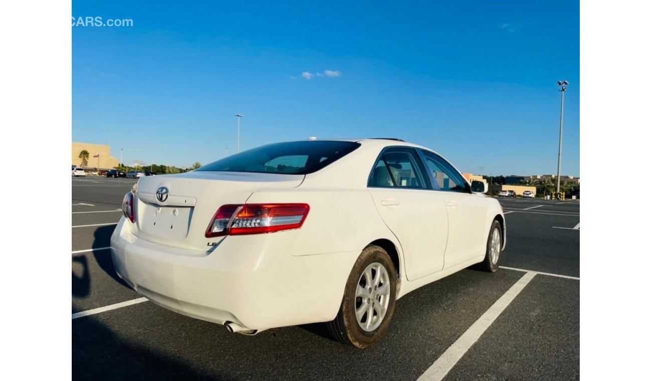 تويوتا كامري Toyota Camry with Sunroof