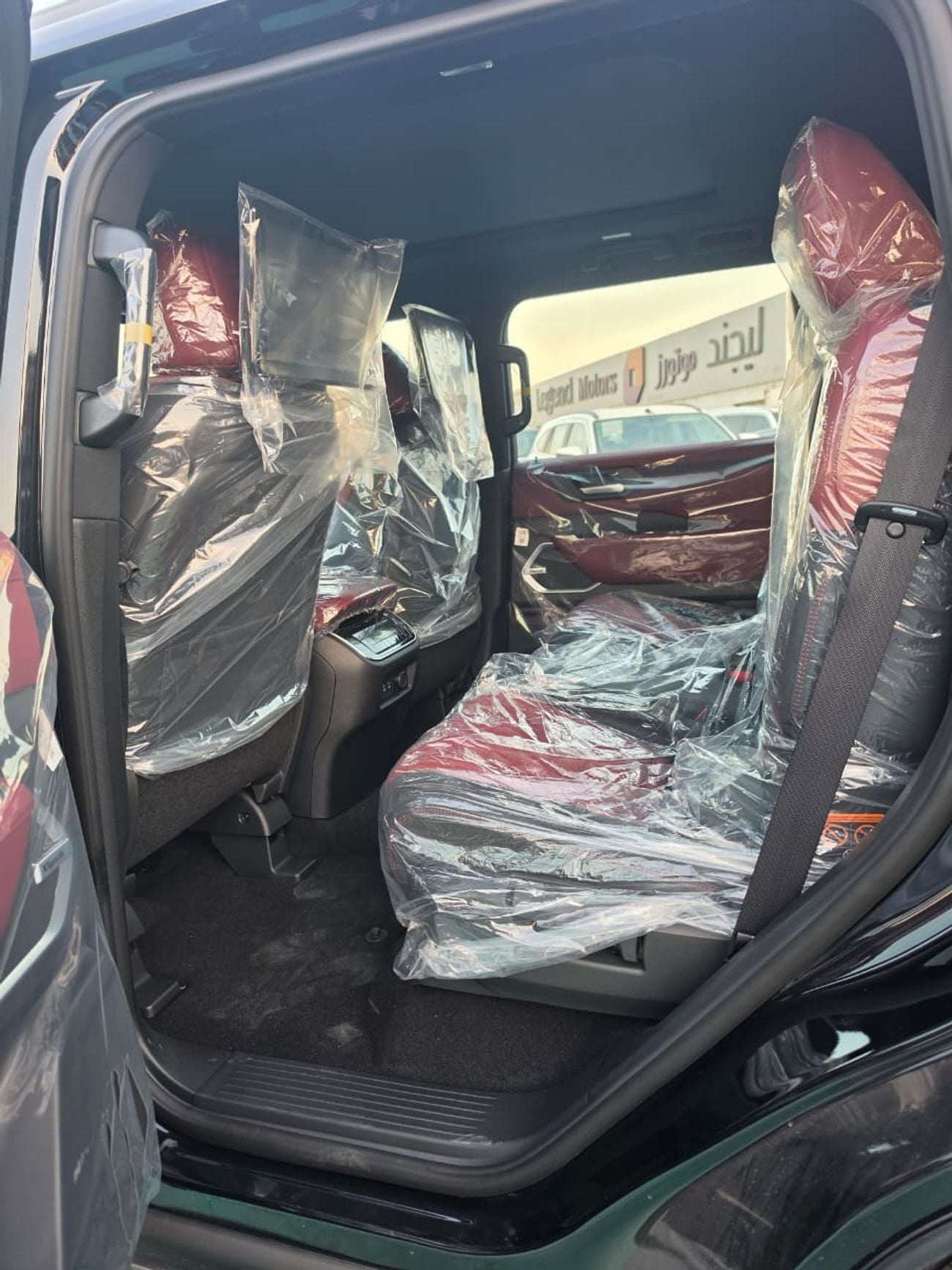 نيسان باترول Nissan Patrol Platinum 2026 – فل أوبشن | أسود خارجي | داخلية حمراء