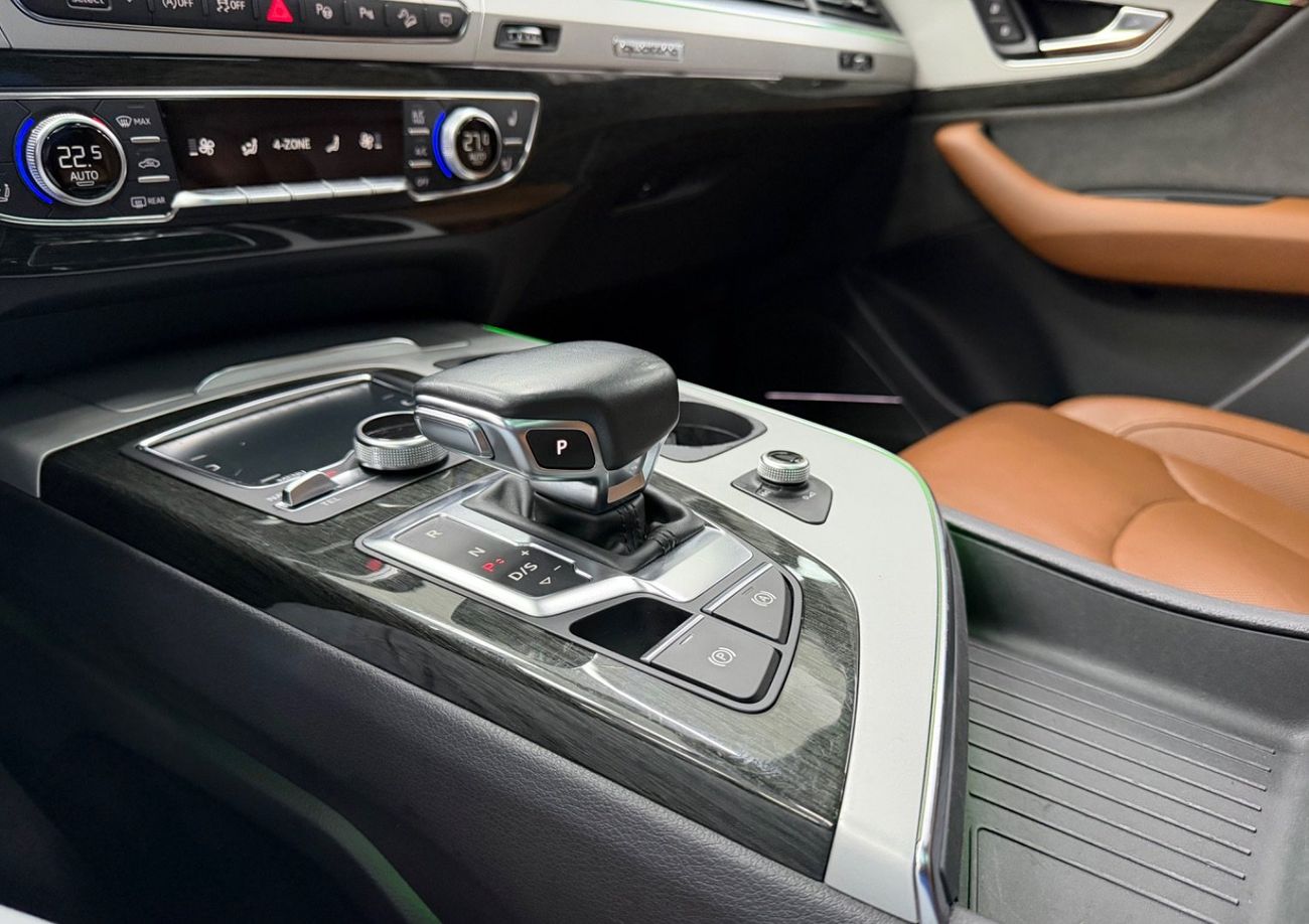 أودي Q7 45 TFSI quattro S-Line 3.0L