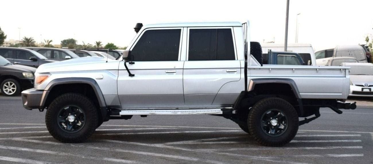 تويوتا لاند كروزر بيك آب 4.5L 8cyl Diesel, Manual, Four Wheel (Right hand)
