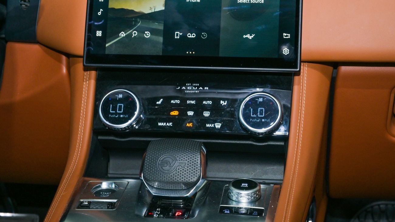 Jaguar F Pace 5.0L V8 SVR (550 PS)