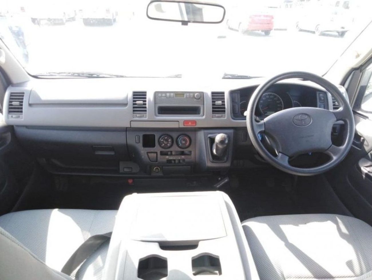 Toyota Hiace TOYOTA HIACE RIGHT HAND DRIVE (PM1106)