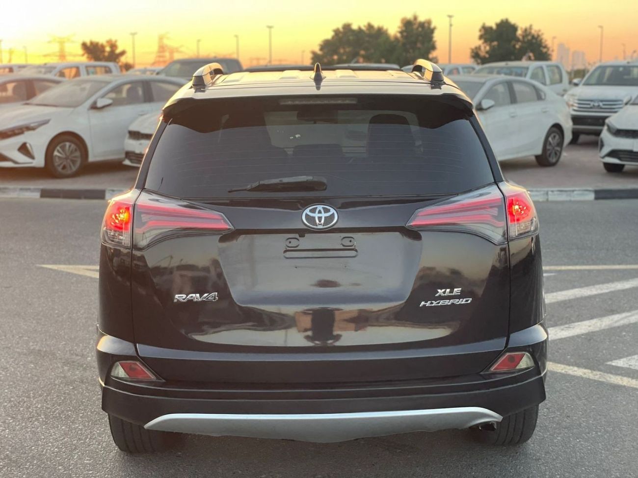 Toyota RAV4 2018 Toyota Rav4 XLE 4x4 Full Option Push Start - Sunroof - Hybrid Fuel - 40,000 Mileage