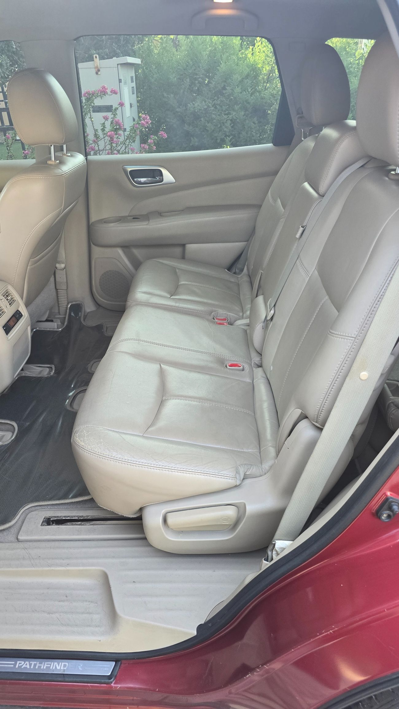 Nissan Pathfinder SV 3.5L (260 HP) 4WD