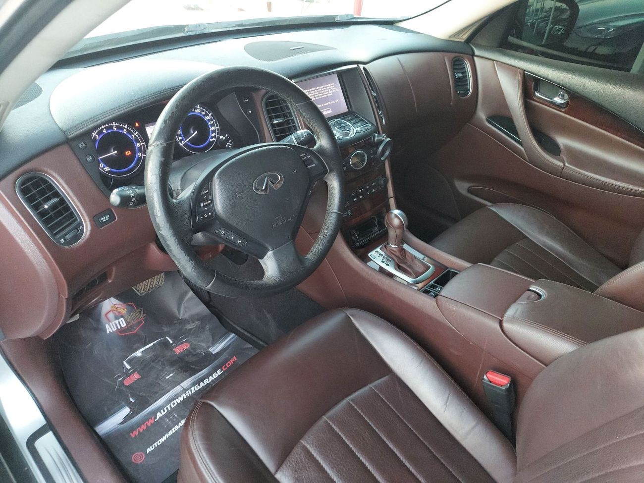 إنفينيتي QX50 Excellence 3.7L RWD