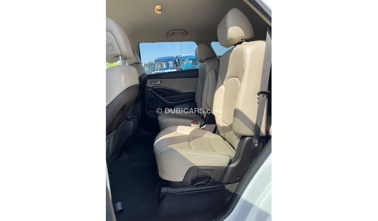 Hyundai Grand Santa Fe 7 setters HYUNDAI SANTA FE 2017 IMPORTED FROM USA VERY CLEAN CAR INSIDE AND OUTSIDE FOR MORE INFORMA