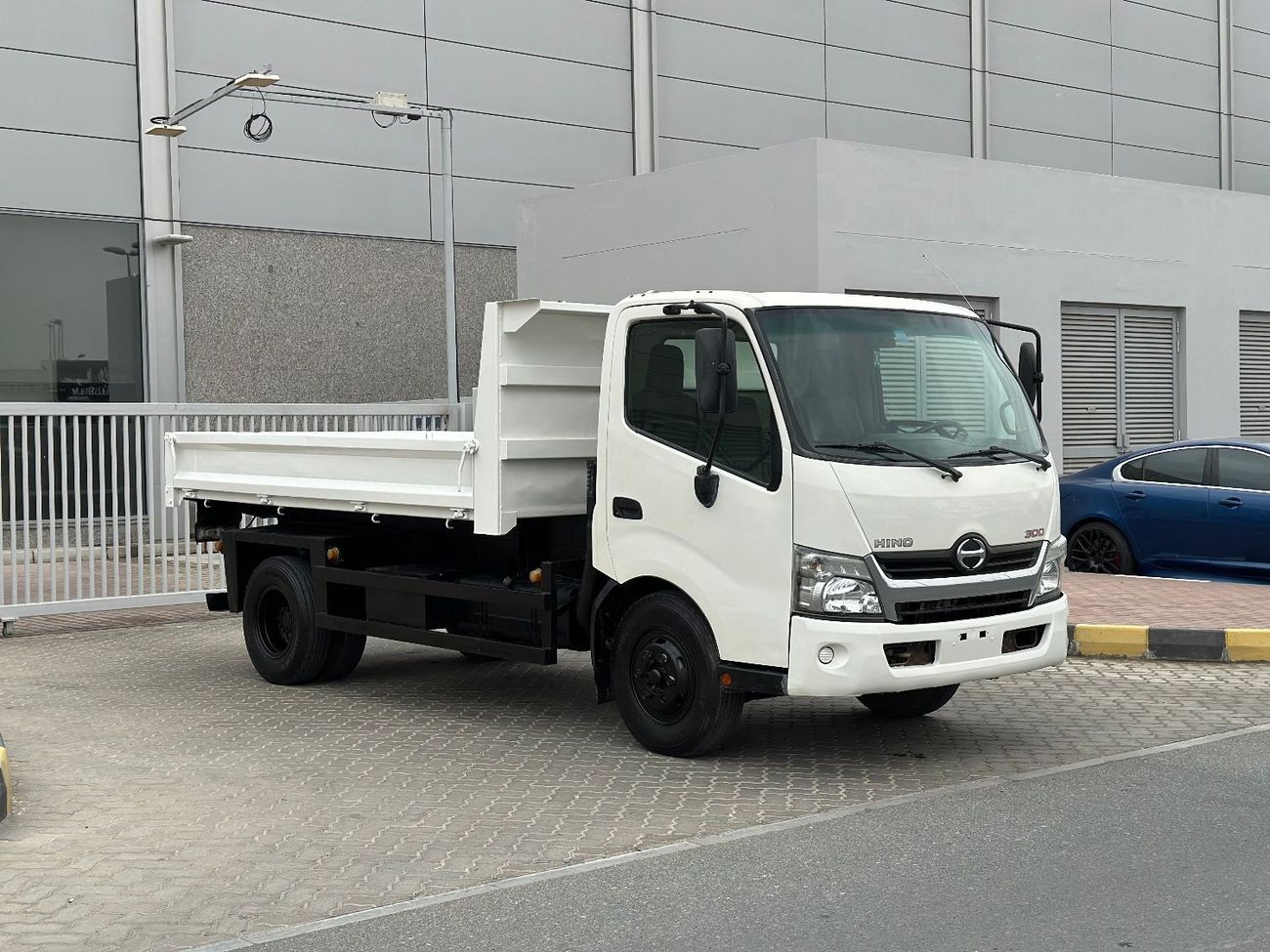 Hino 300 BLENDER PICKUP