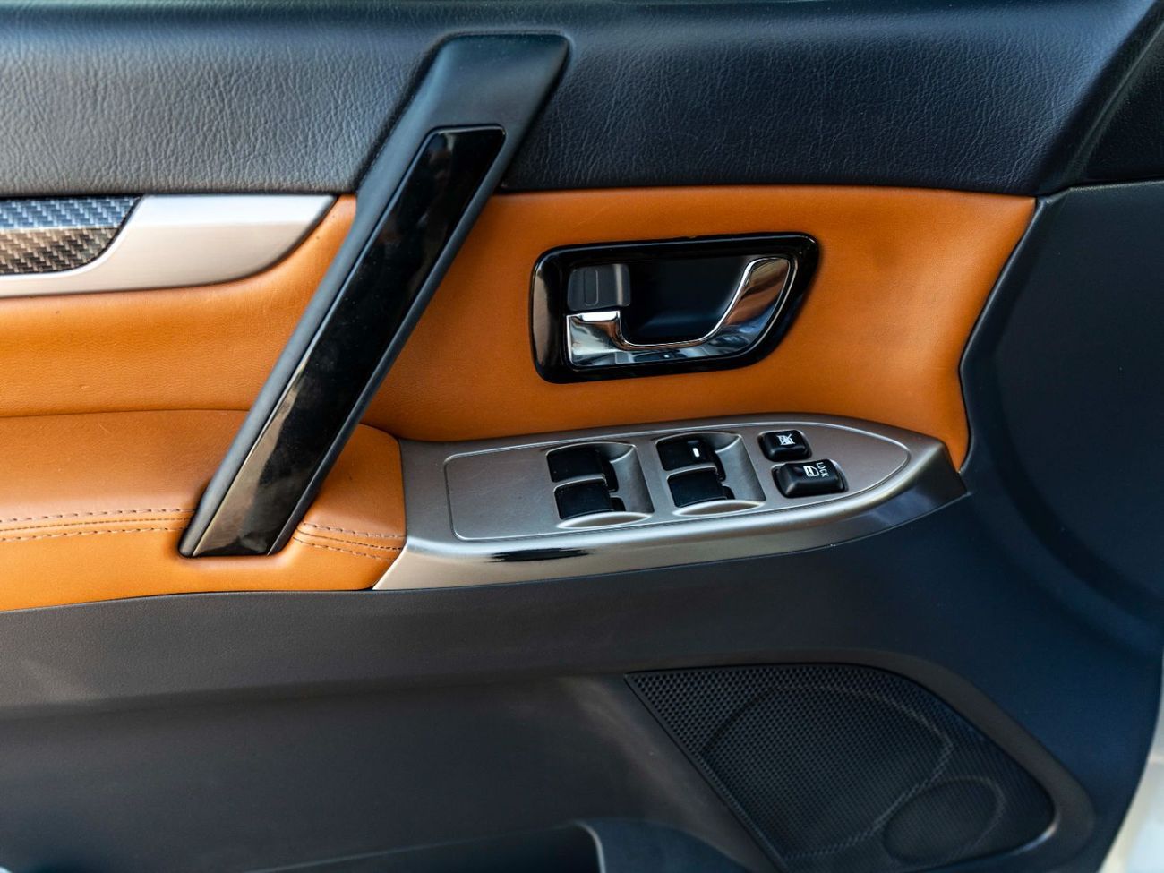 Mitsubishi Pajero GLS Mid 3.8L (189 HP)