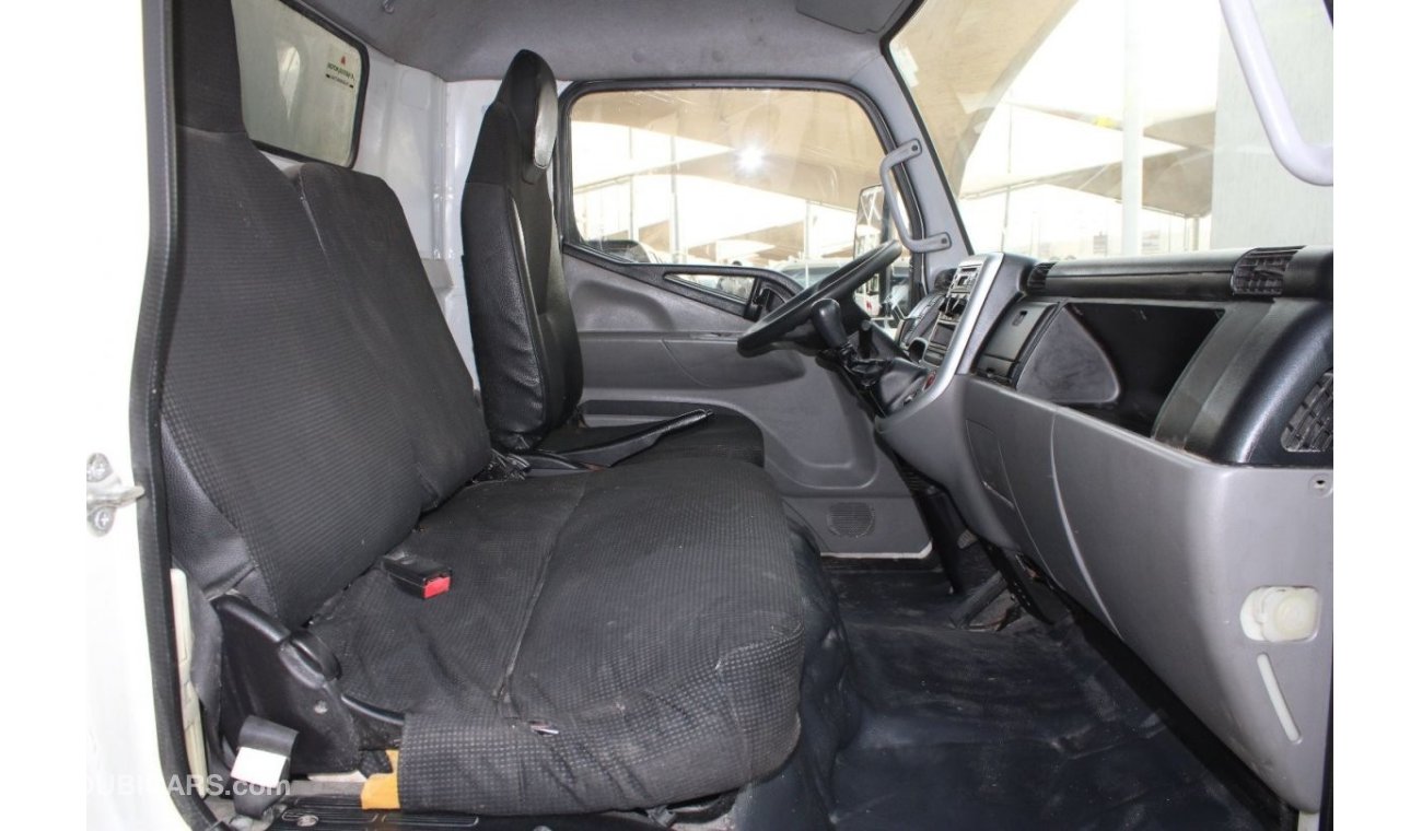 Mitsubishi Fuso Canter Mitsubishi Canter 2017 GCC, excellent condition, diesel without accidents, very clean from inside an