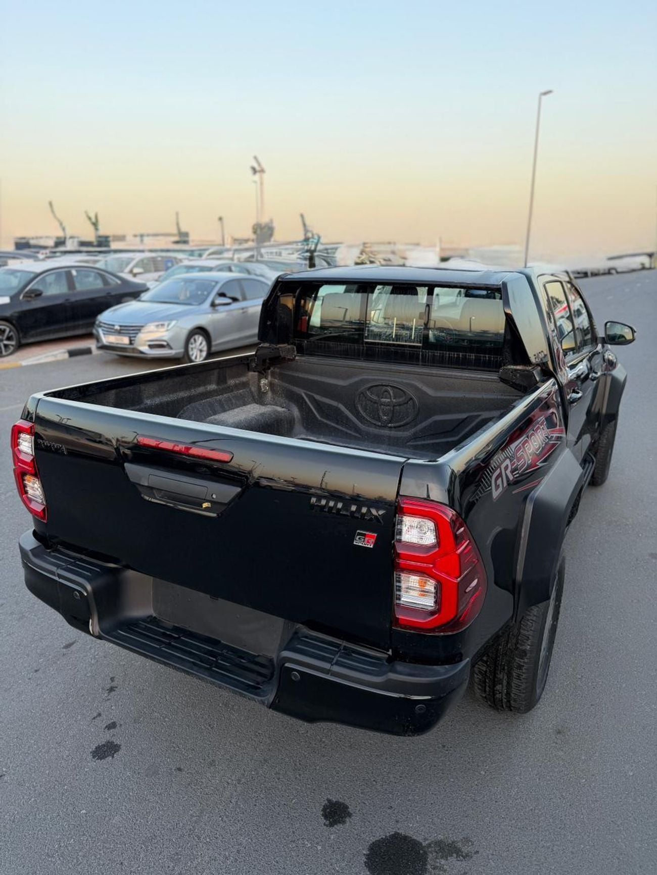 Toyota Hilux DC 4.0L PETROL GR SPORT AUTOMATIC TRANSMISSION ( FOR RE EXPORT ONLY )