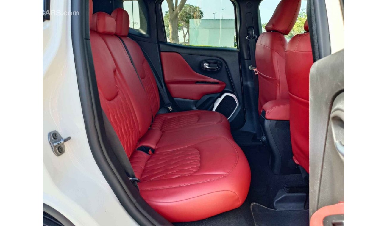 جيب رينيجيد LATITUDE // LEATHER SEATS WITH LOW MILEAGE (LOT # 39541)