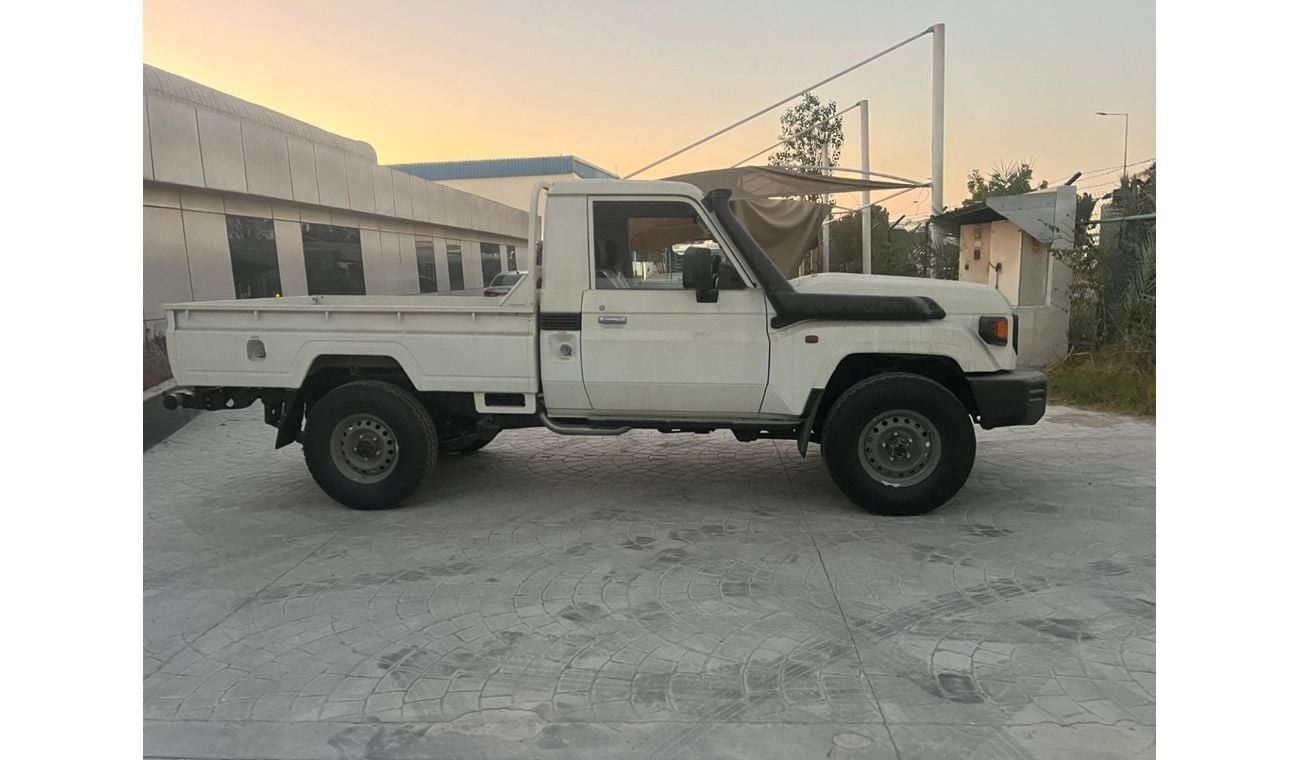 Toyota Land Cruiser Pick Up 79 SC 2.8L DIESEL AUTOMATIC TRANSMISSION