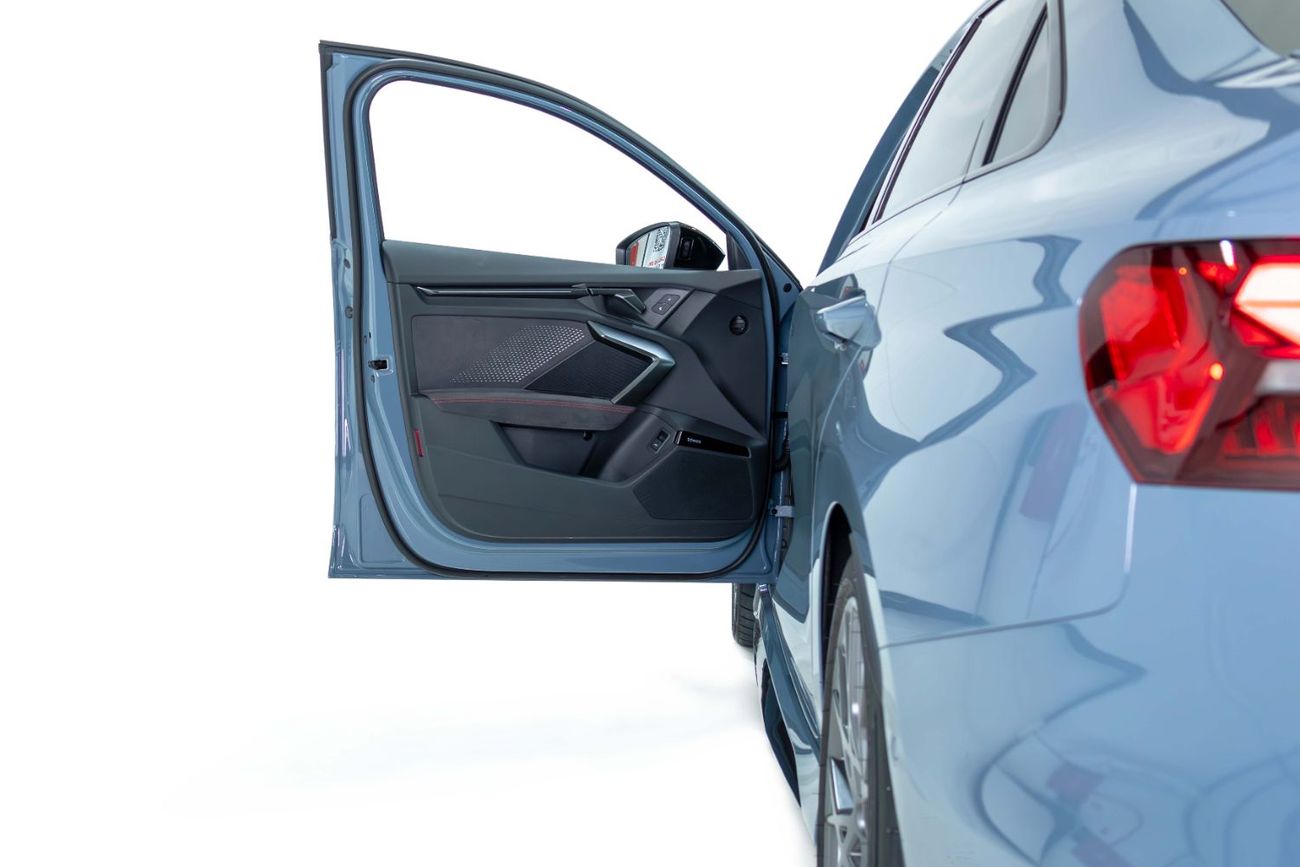 Audi RS3 TFSI quattro 2.5L Sedan Full Option Car - Carbon RS Seats - Kemora Grey - 2025