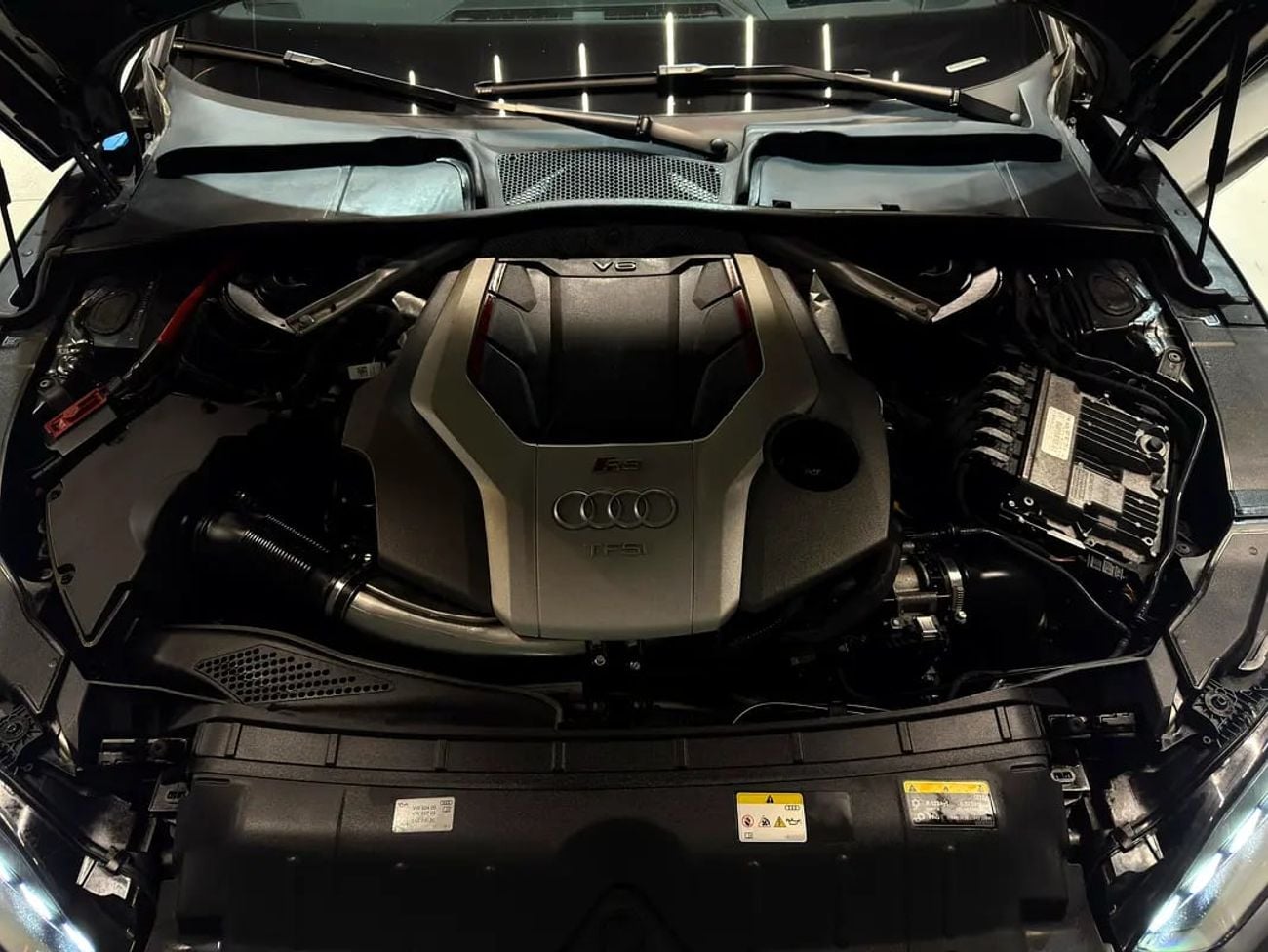 Audi RS5 Zero dent zero accident,clean title,with 1 year monarch extended warranty