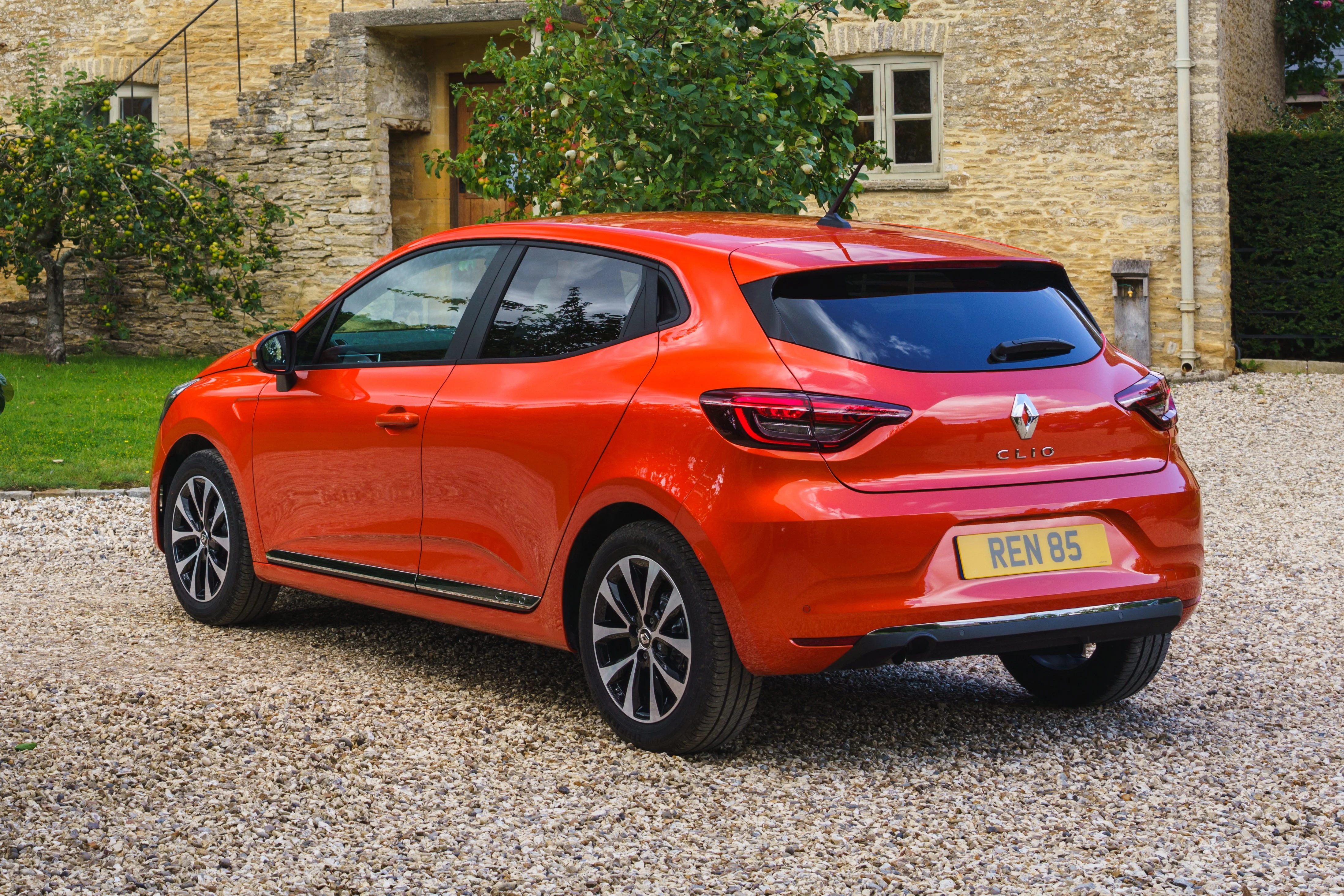 Renault Clio exterior - Rear Right Angled