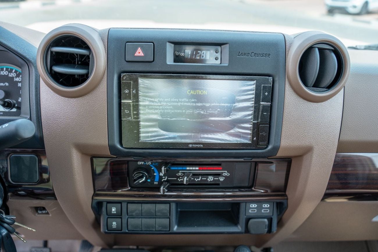 تويوتا لاند كروزر بيك آب Std 4.0L Single Cab Utility 4WD