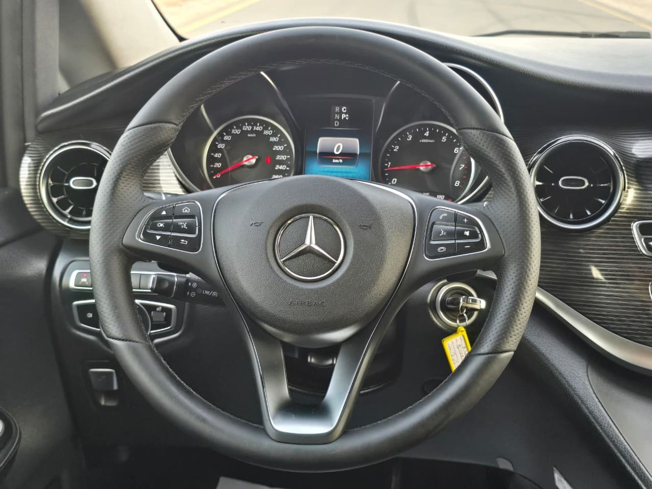 Mercedes-Benz V 250 Std 2.1L MERCEDES V-250 GCC 2021 // ORGINAL PAINT // ACCIDENT FREE // PERFECT CONDITION