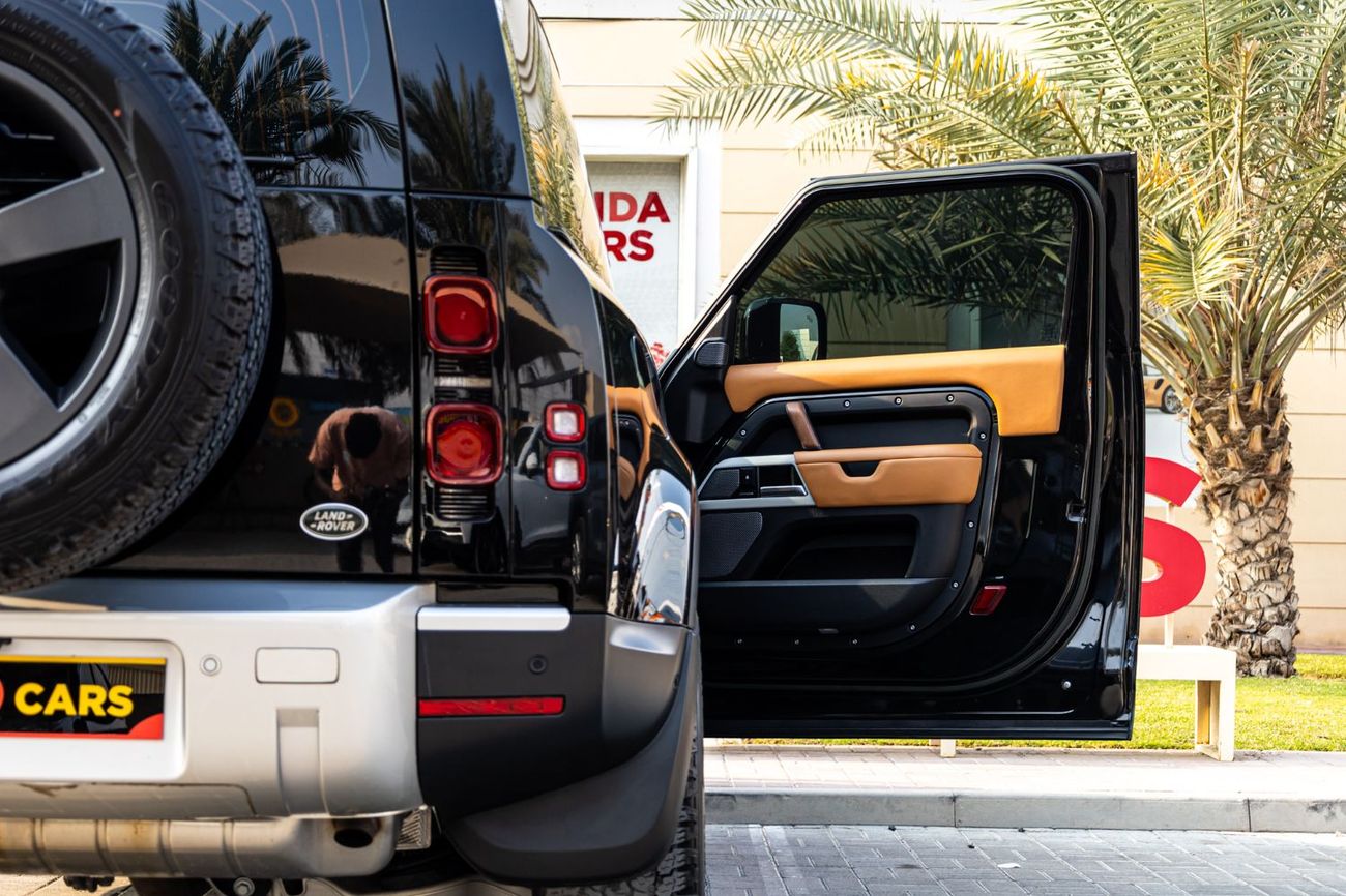 Land Rover Defender P300 90 SE 2.0L (6 Seater)