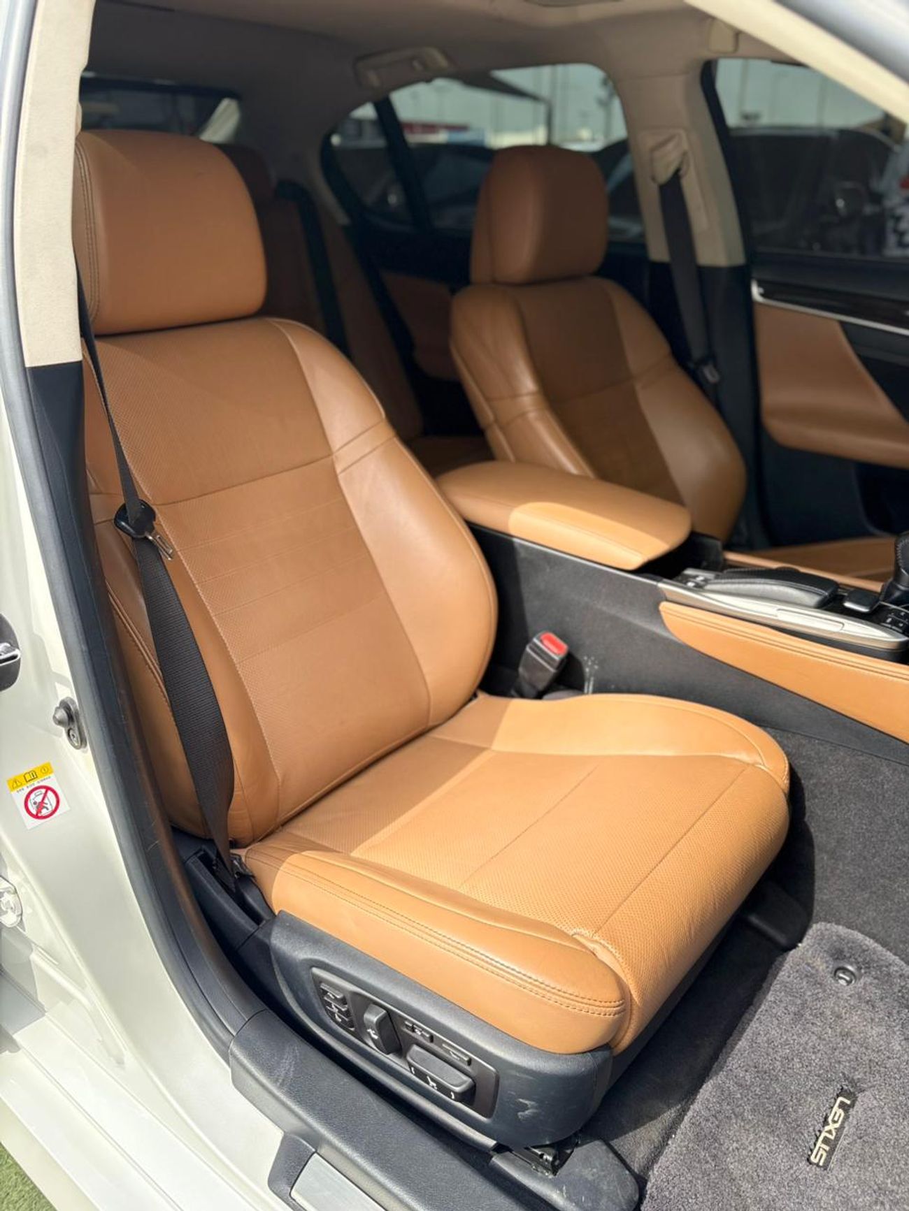 لكزس GS 350 لكزس GS350 خليجي فل ابشن بحاله ممتازه بدون حوادث تشييكات وكاله