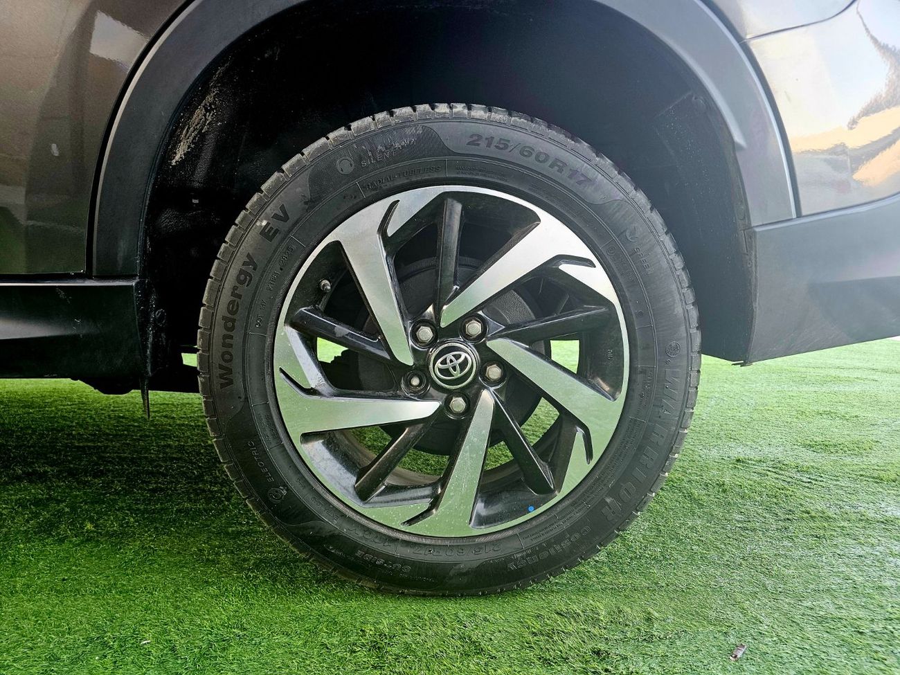 Toyota Rush EX / 1.5 V4/ LEATHER SEATS/ LOW MILEAGE/ EXPORT ONLY