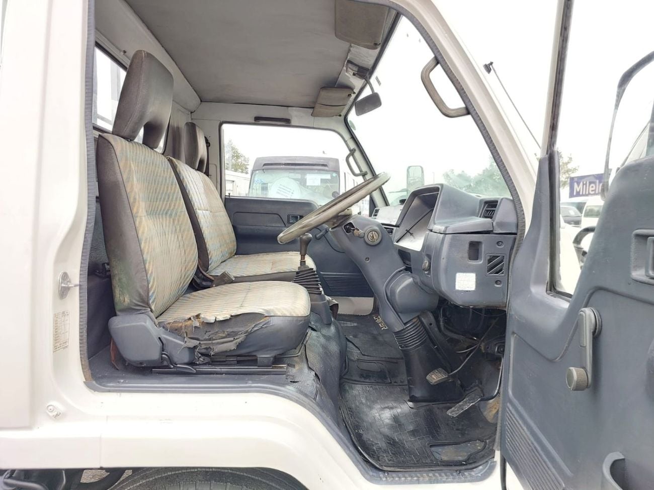 ميتسوبيشي فوسو كانتير MITSUBISHI CANTER TRUCK RHD 1990 MODEL 4.2 L DIESEL MANUAL(PM44620)