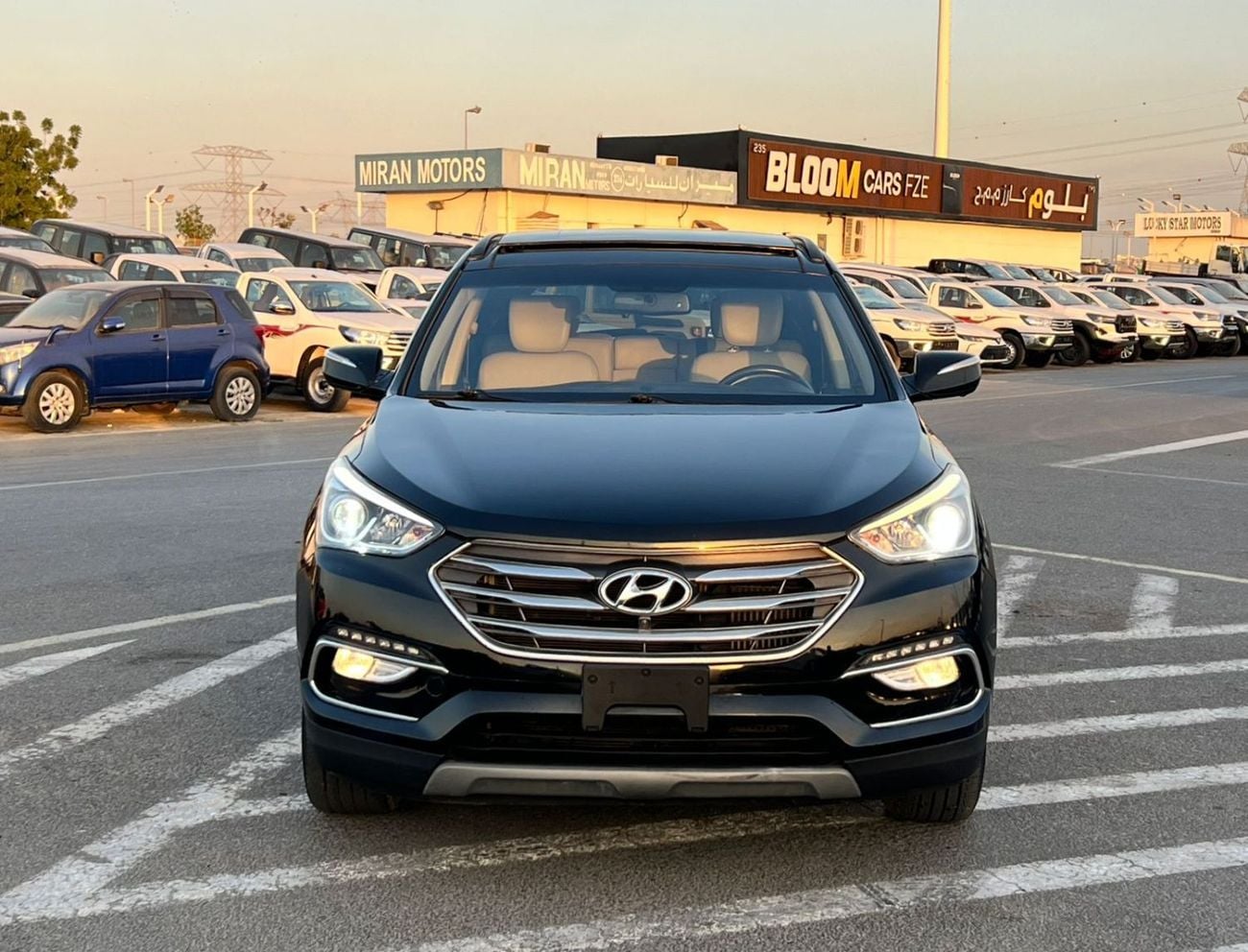 Hyundai Santa Fe SPORT (NON GCC) 2018 Hyundai Santafe Fe Full Options 2.0T V4 AWD 4x4 - Panoramic View - 360* 5 CAM -