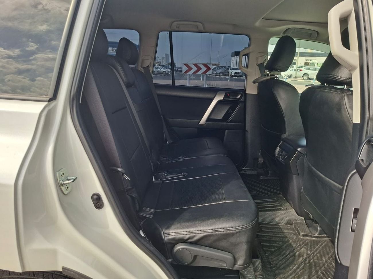 Toyota Prado TX 2.8L Japanese Car 457km driven Diesel engine 4WD Automatic Gear 7 Seats 5 Doors