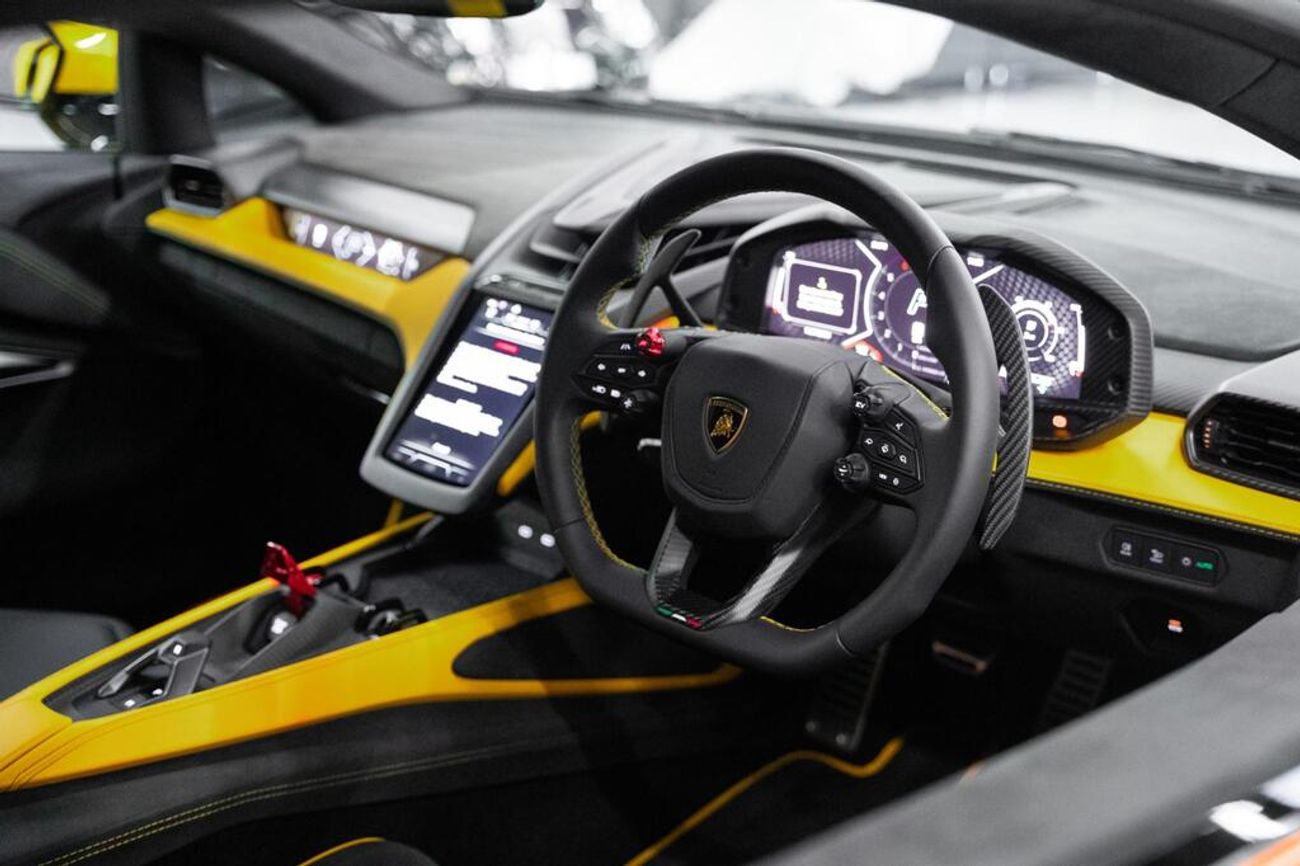 Lamborghini Revuelto Lamborghini Revuelto 6.5 V12 in RIGHT HAND DRIVE