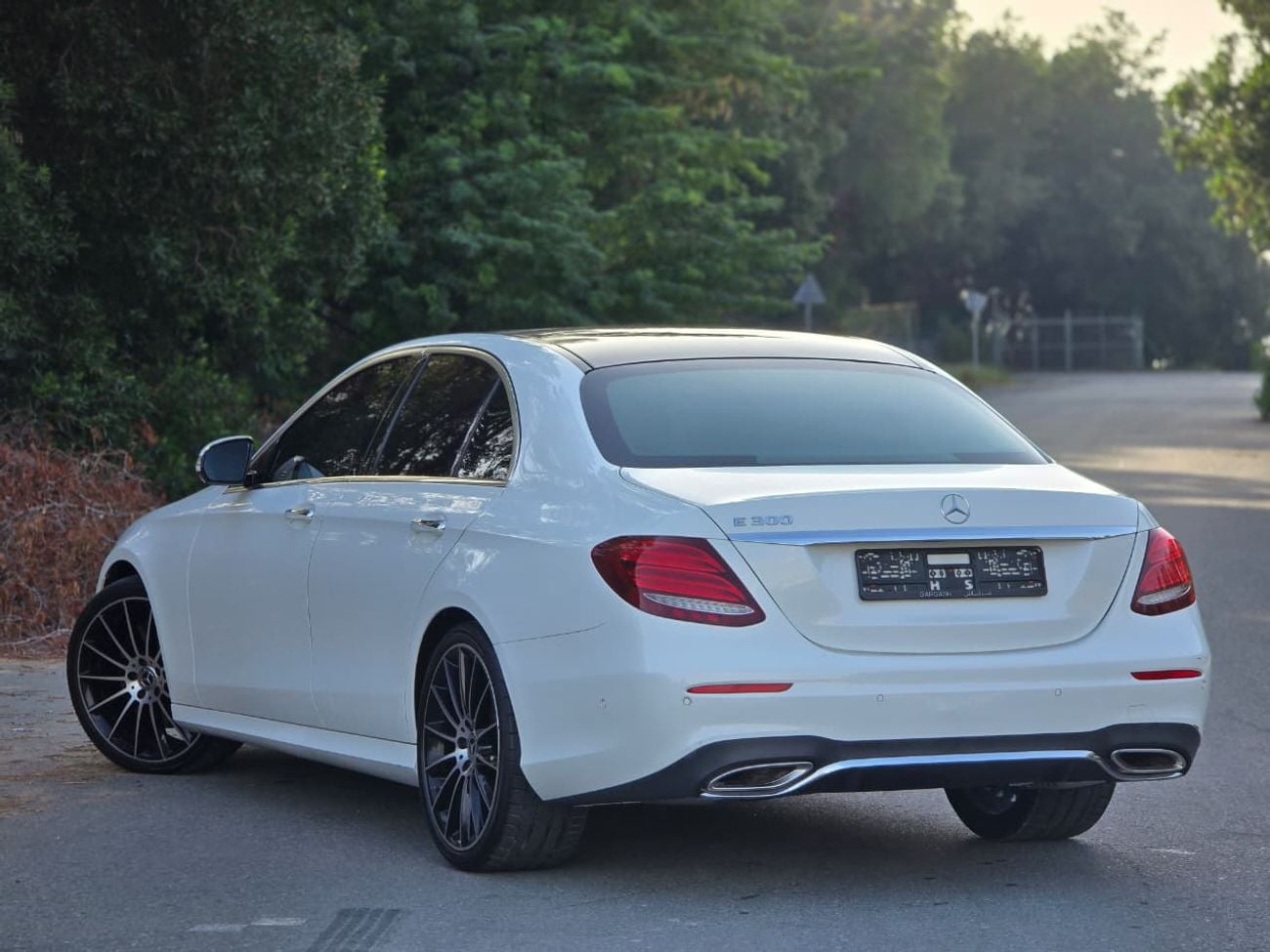 Mercedes-Benz E300 Premium + 2.0L MERCEDES E-300 2020 GCC // LOW MILEAGE // PERFECT CONDITION // FULL OPITION