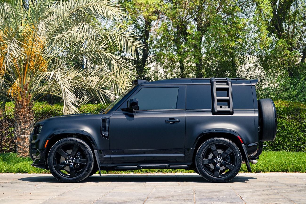 Land Rover Defender 90 P525 Fully Loaded with head up Display 2key interior carbon fiber trims completely covered by mat PPf Wit