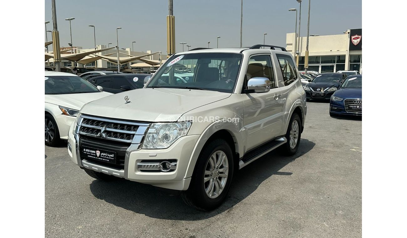 Mitsubishi Pajero GLS Highline Top ACCIDENTS FREE - GCC - ORIGINAL PAINT ENGINE 3800 CC - FULL OPTION
