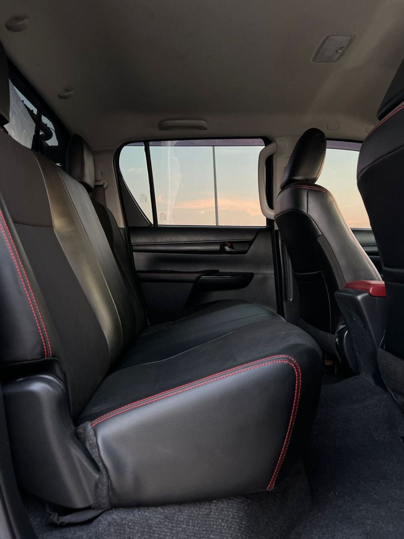 Toyota Hilux SGLX 2021 Toyota Hilux Black Edition - Trunk Cover - 2.7L V4 - GCC - AWD 4x4 - Rear Camera - Le
