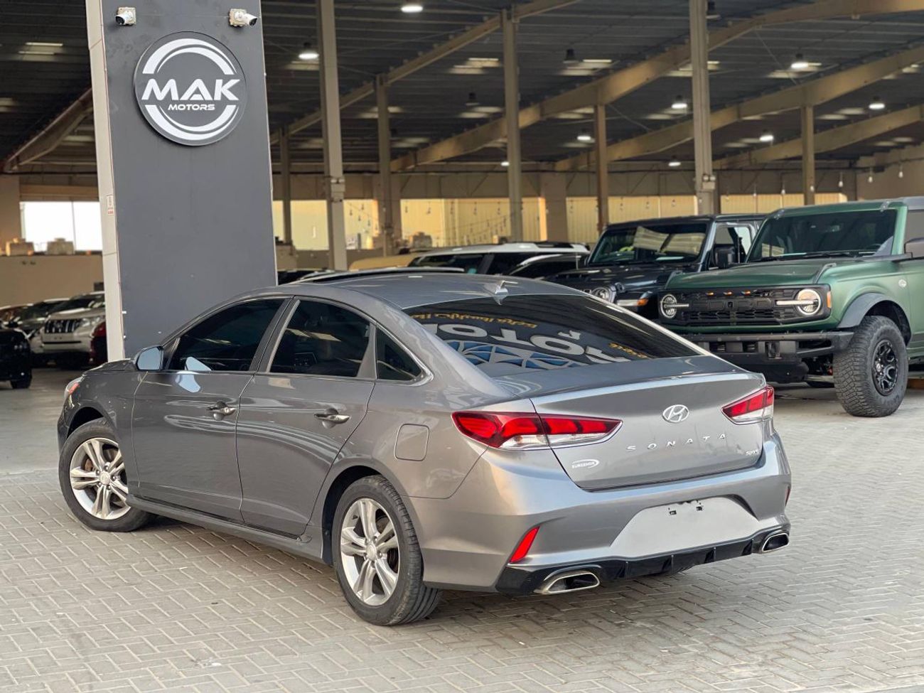 هيونداي سوناتا رياضي / محرك 2.4 لتر V4 / كامل المواصفات / فتحة سقف / زجاج أمامي / دخول وتشغيل بدون مفتاح / نظيف للغ