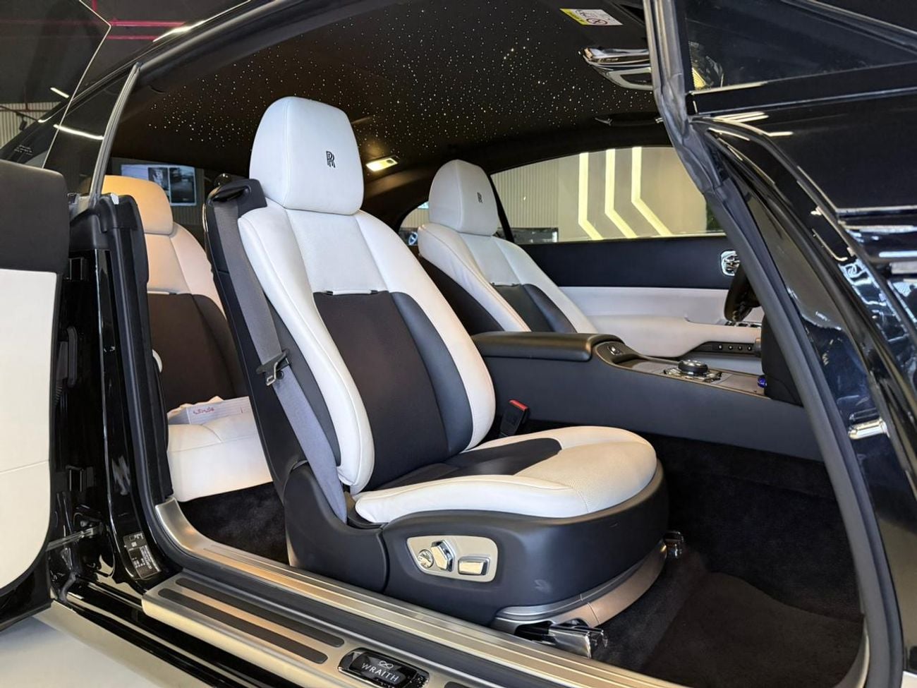 Rolls Royce Wraith STD 2018 Rolls-Royce Wraith Black Badge | Pristine Condition | Under Warranty from German Experts